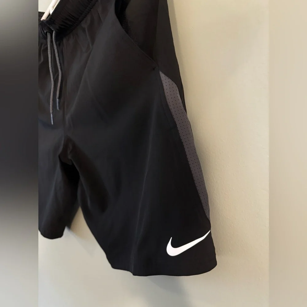 Men's Nike 9-in. Contend Swim Trunks - Picture 3 of 8